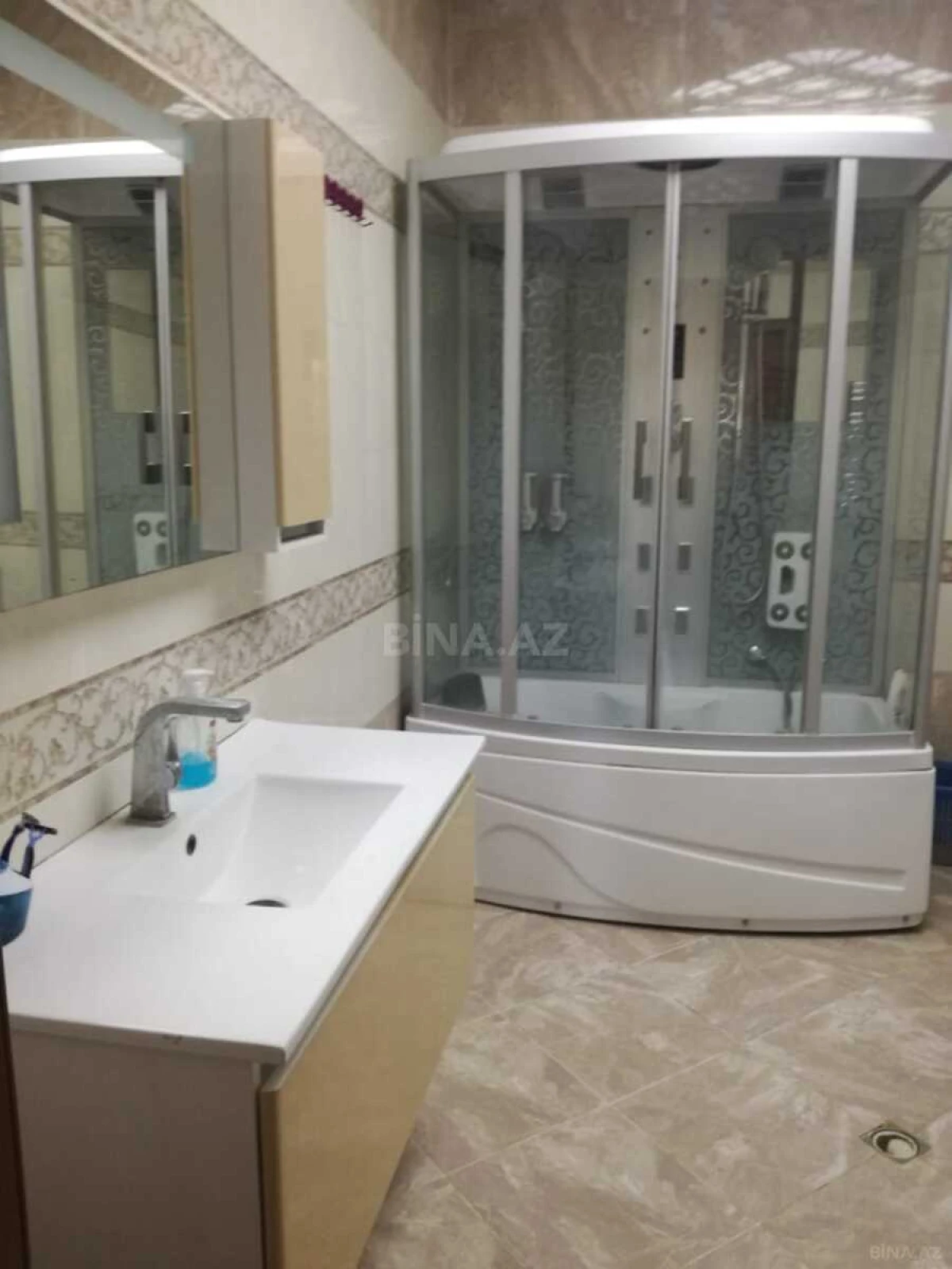 Satılır 4 otaqlı mənzil 150 m²