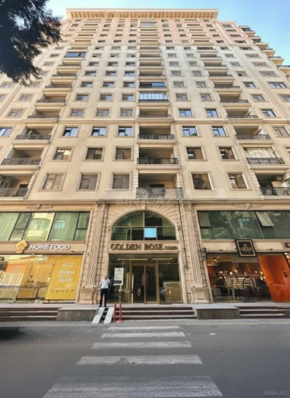 Satılır 4 otaqlı mənzil 229 m²
