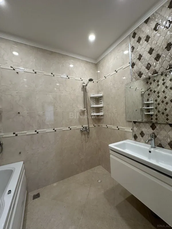 Satılır 3 otaqlı mənzil 135 m²