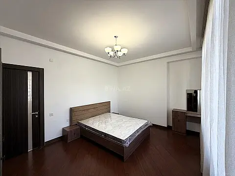 Satılır 3 otaqlı mənzil 135 m²