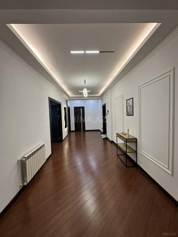 Satılır 3 otaqlı mənzil 135 m²