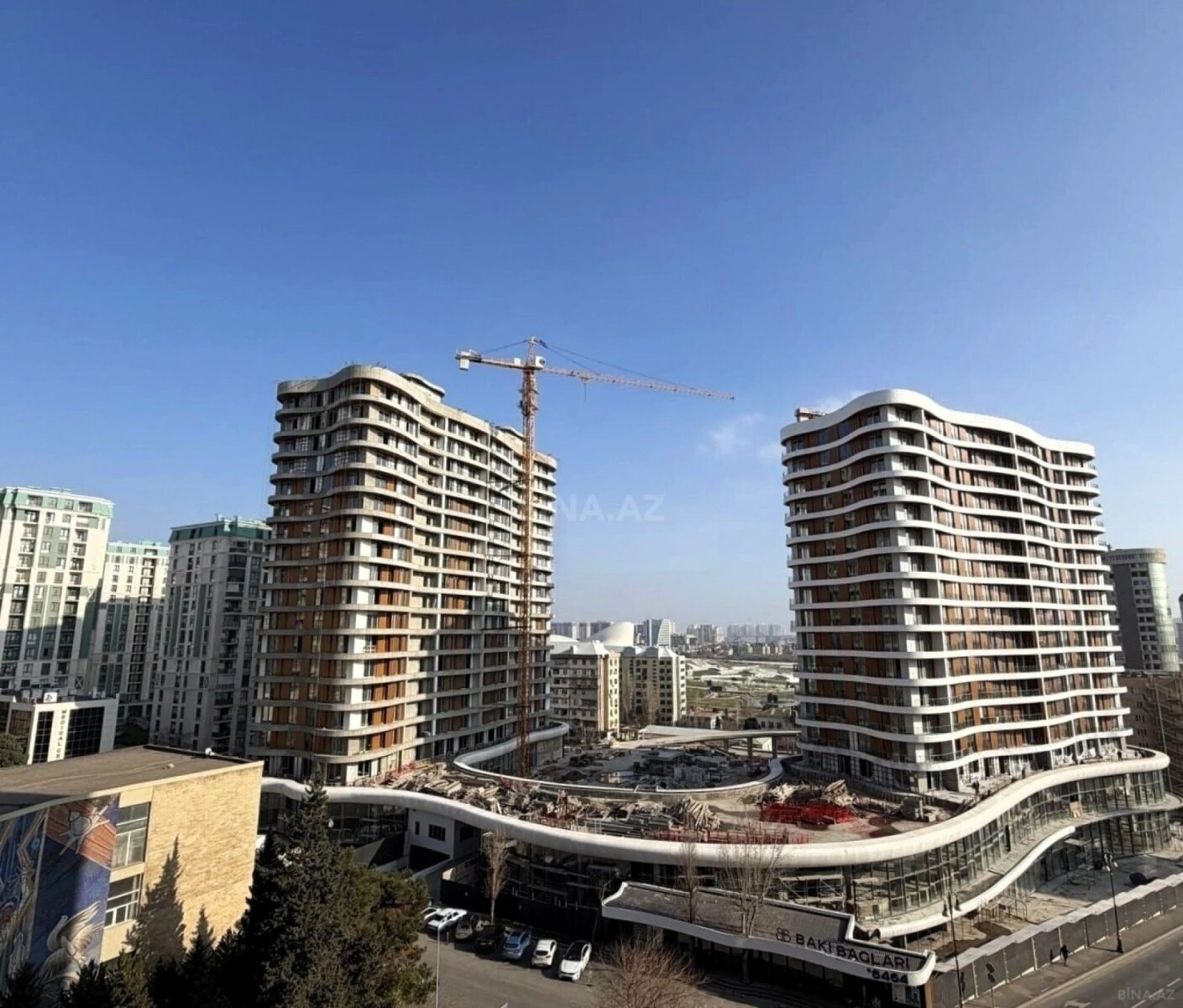 Satılır 3 otaqlı mənzil 135 m²