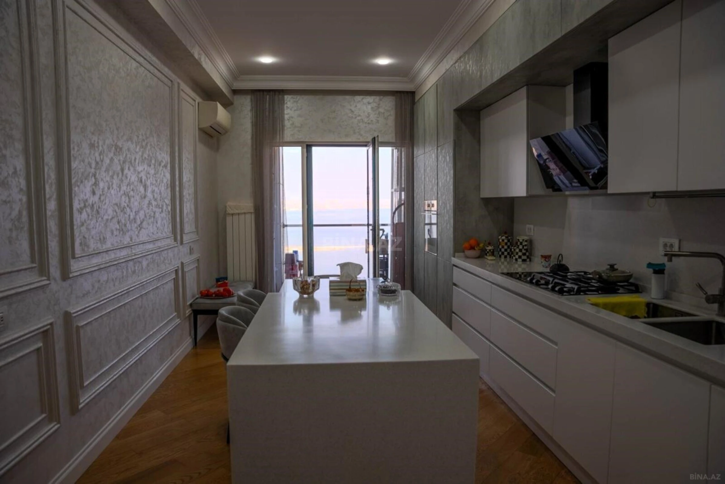 Satılır 5 otaqlı mənzil 228 m²