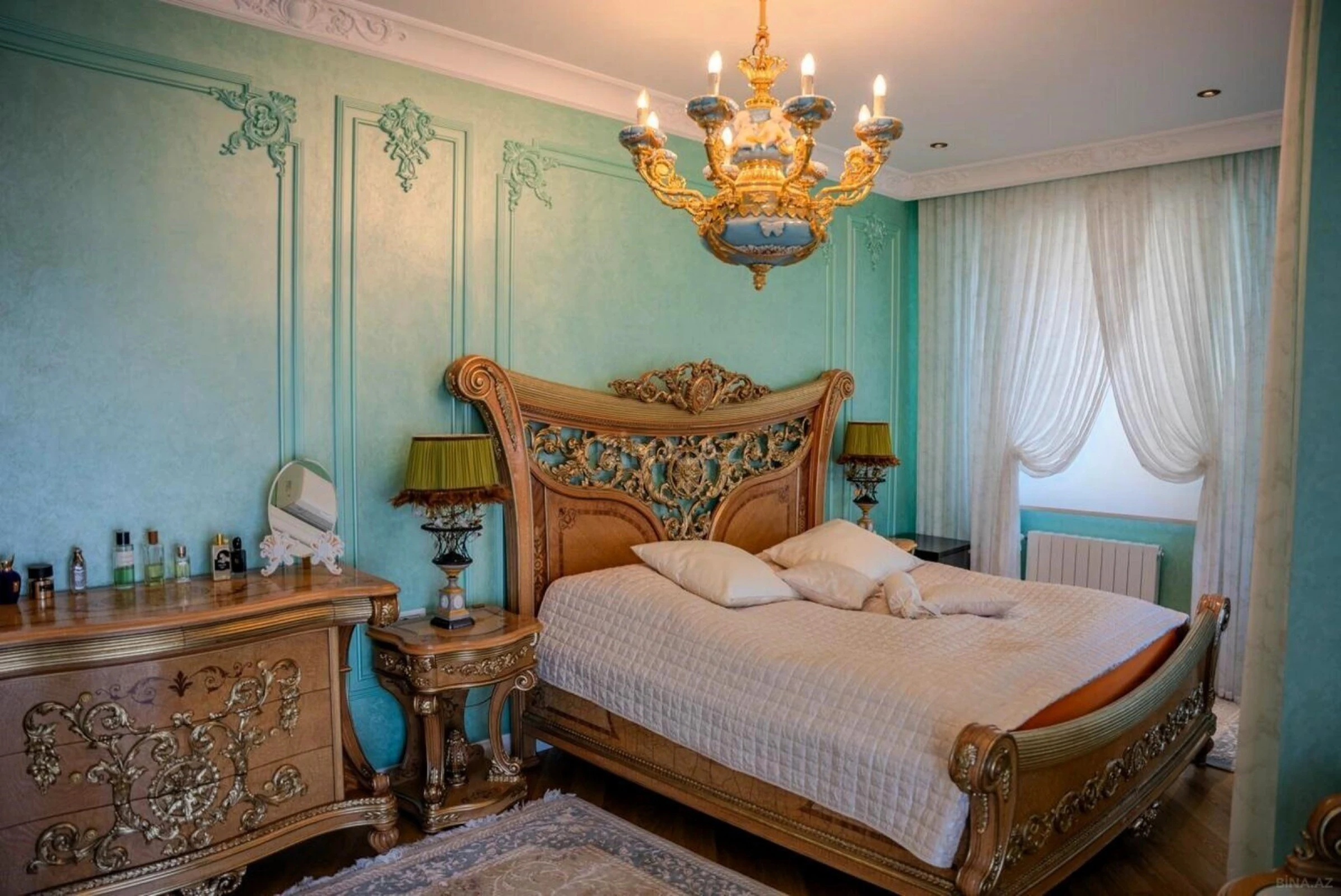 Satılır 5 otaqlı mənzil 228 m²