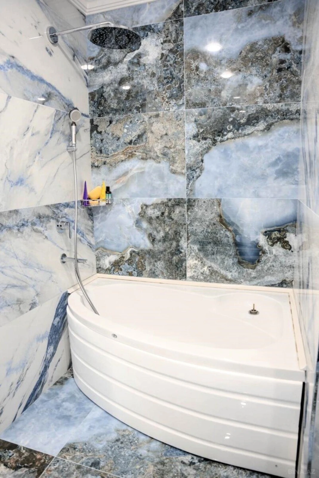 Satılır 5 otaqlı mənzil 228 m²