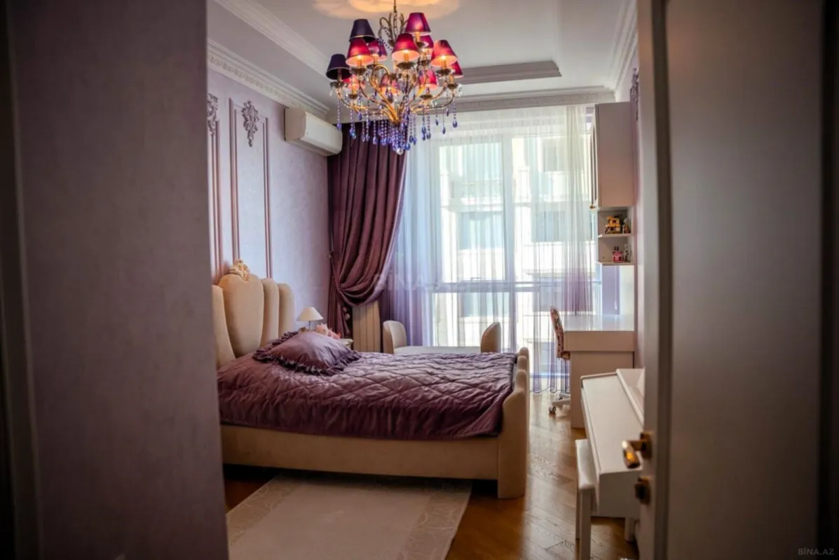 Satılır 5 otaqlı mənzil 228 m²