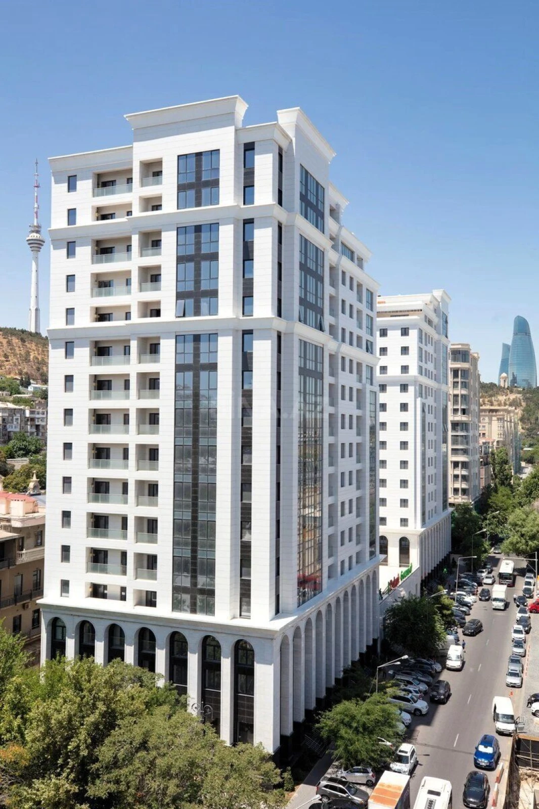 Satılır 5 otaqlı mənzil 228 m²