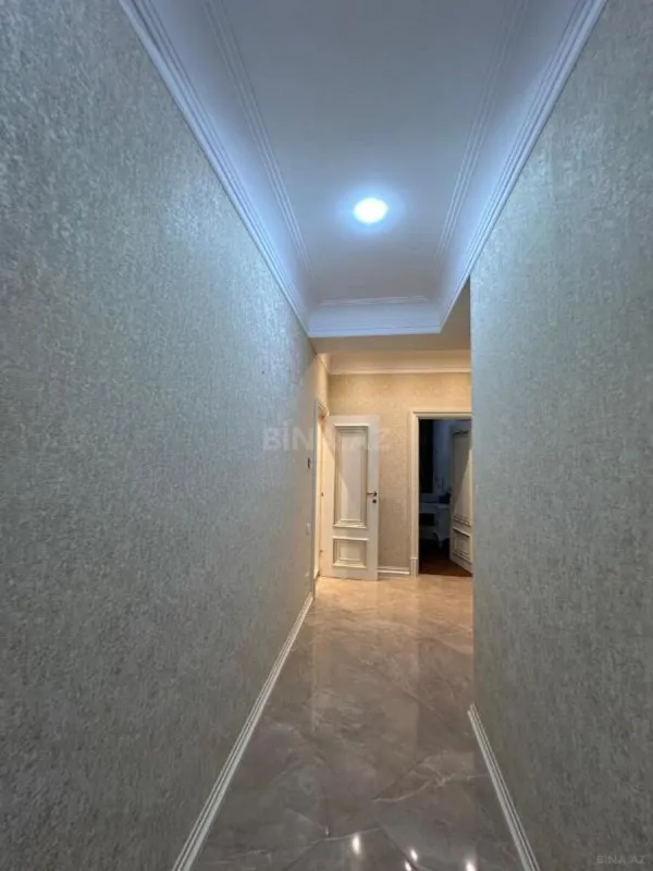 Satılır 4 otaqlı mənzil 205 m²