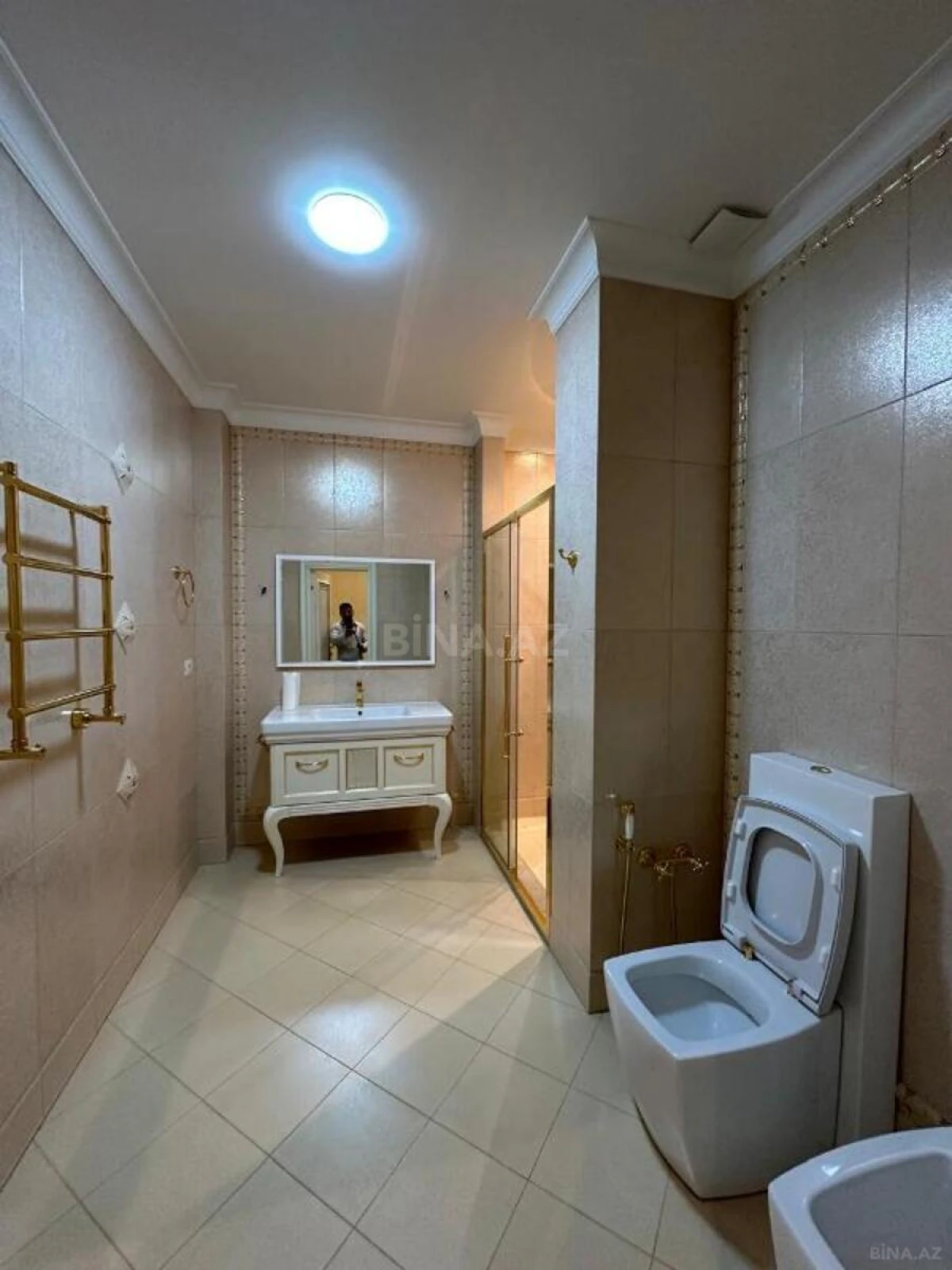 Satılır 4 otaqlı mənzil 205 m²