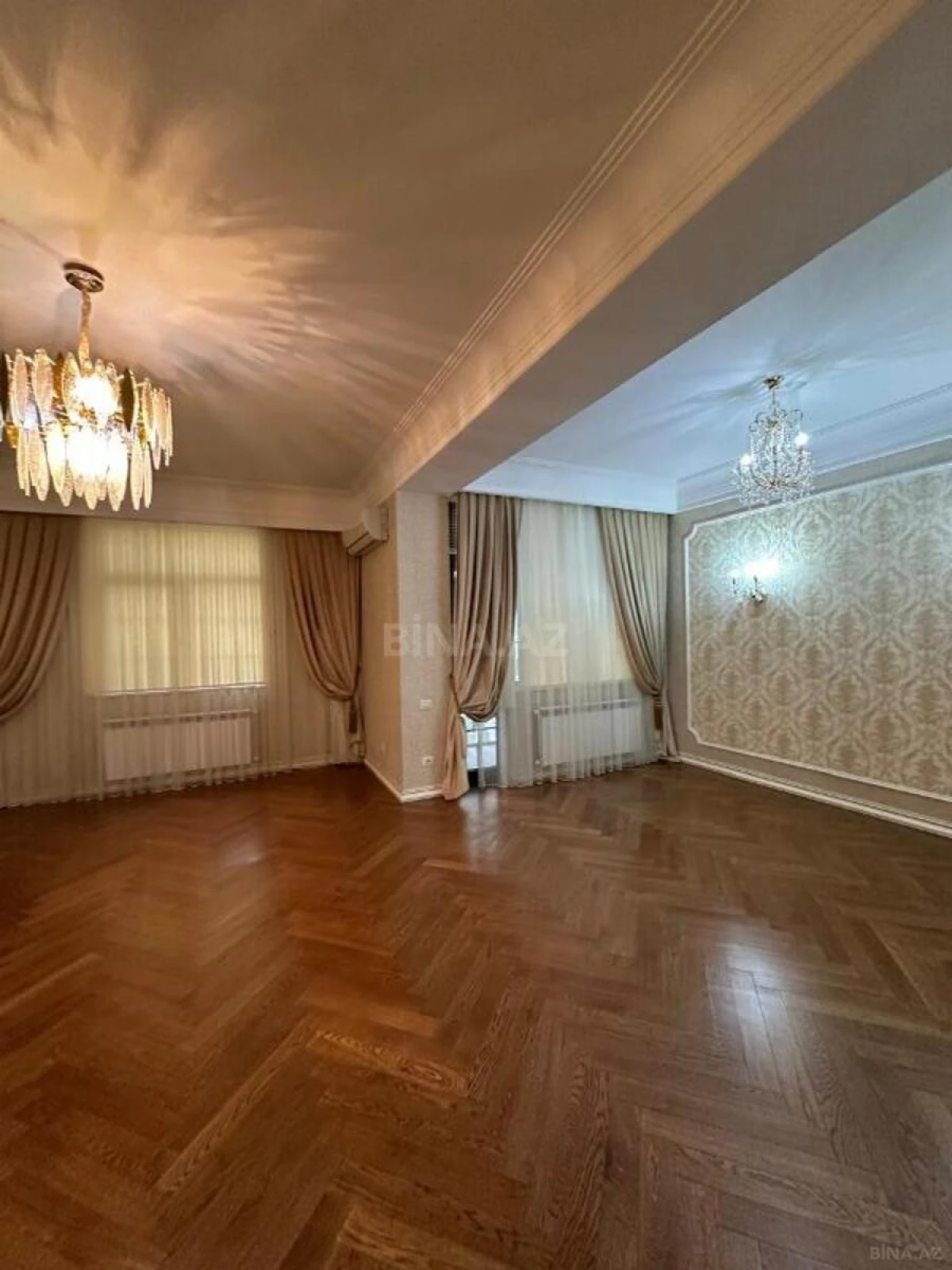 Satılır 4 otaqlı mənzil 205 m²