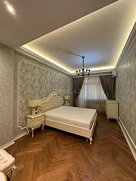 Satılır 4 otaqlı mənzil 205 m²