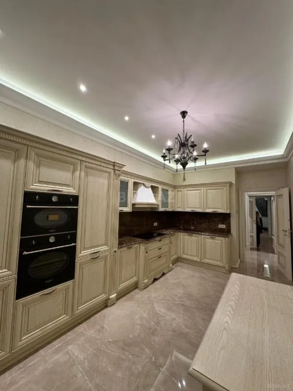 Satılır 4 otaqlı mənzil 205 m²