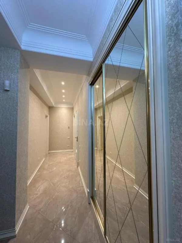 Satılır 4 otaqlı mənzil 205 m²