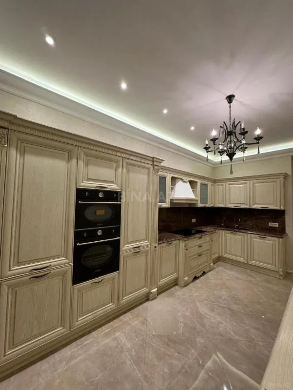 Satılır 4 otaqlı mənzil 205 m²