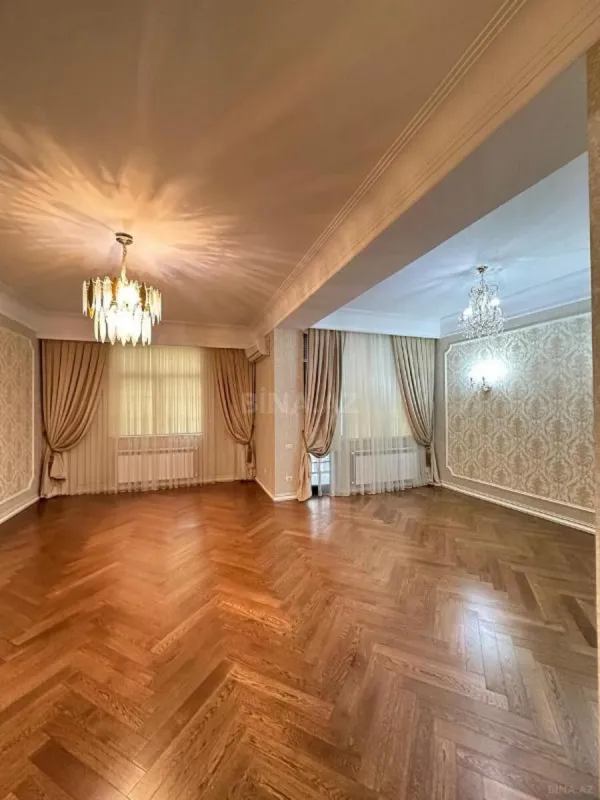 Satılır 4 otaqlı mənzil 205 m²