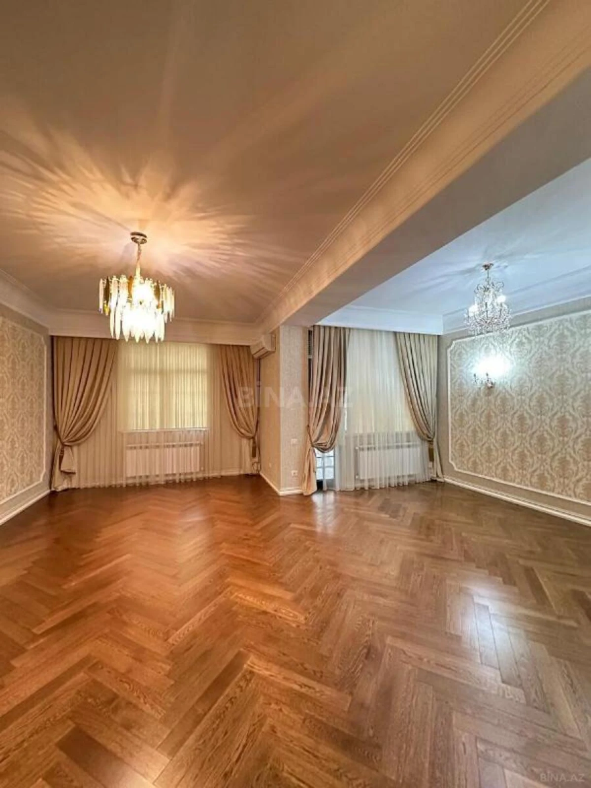 Satılır 4 otaqlı mənzil 205 m²