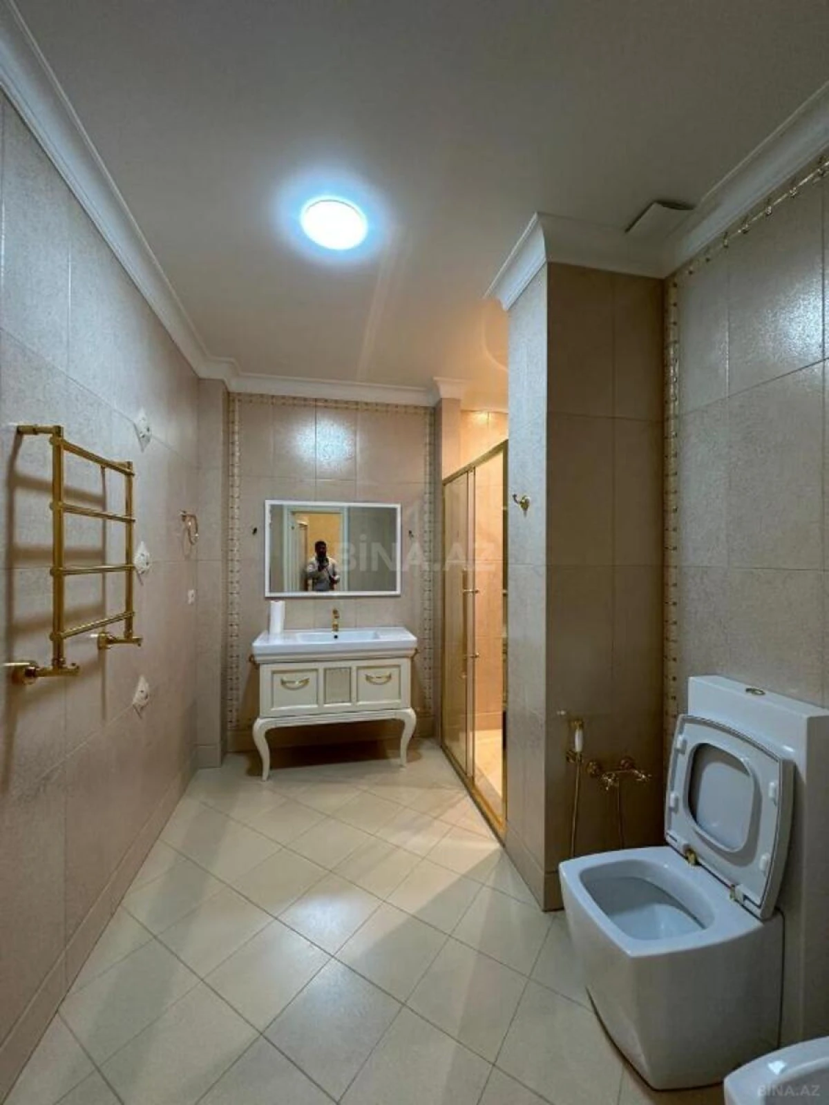 Satılır 4 otaqlı mənzil 205 m²
