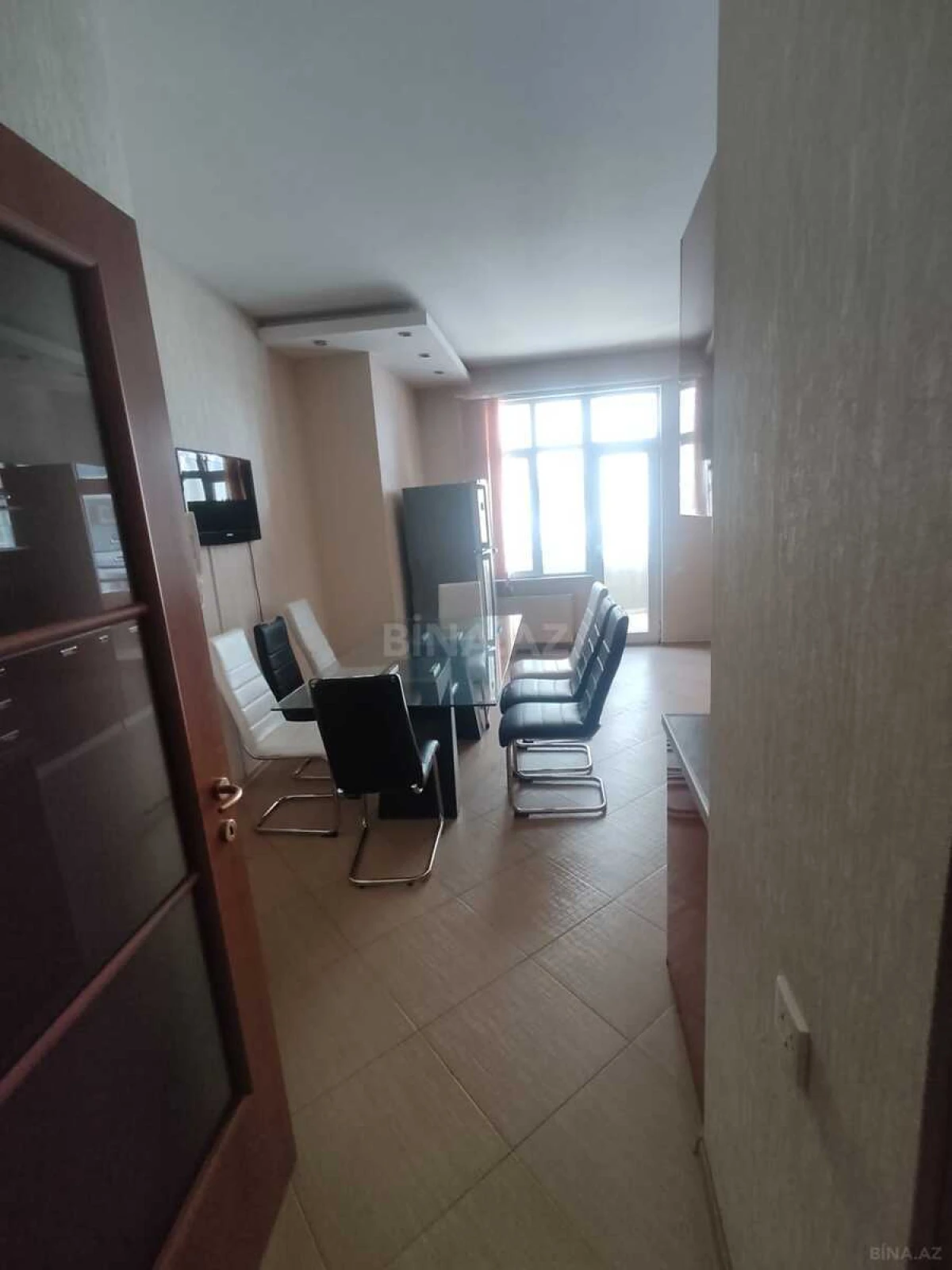 Kirayə verilir 4 otaqlı mənzil 200 m²