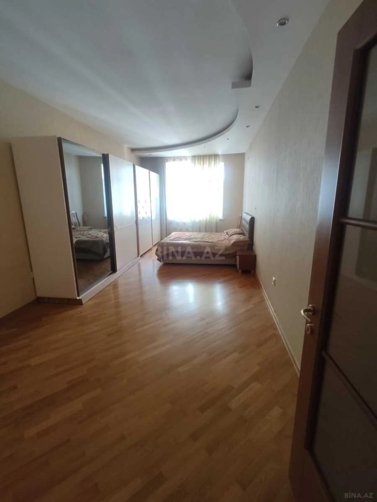 Kirayə verilir 4 otaqlı mənzil 200 m²