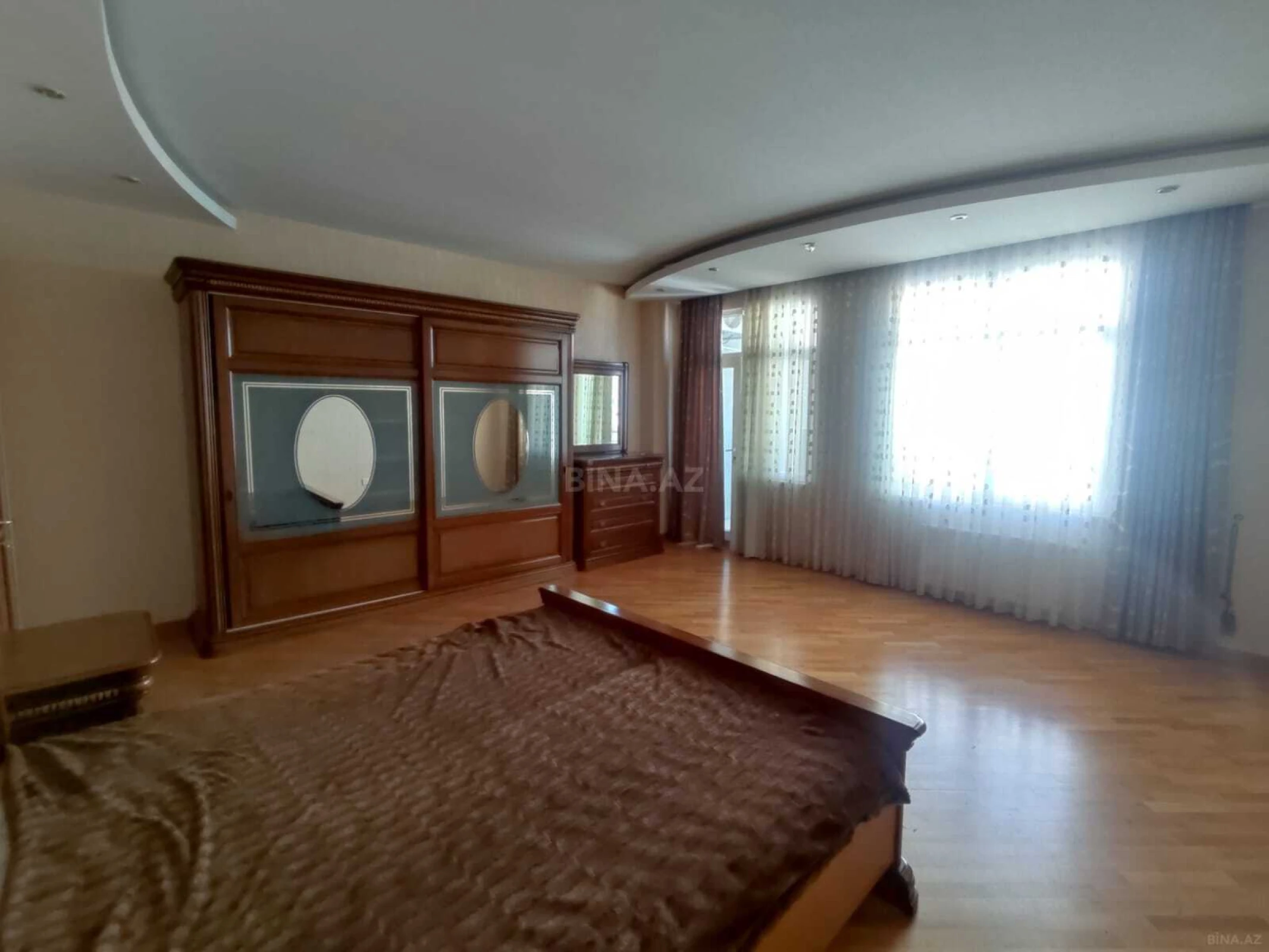 Kirayə verilir 4 otaqlı mənzil 200 m²