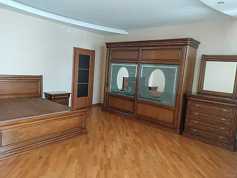 Kirayə verilir 4 otaqlı mənzil 200 m²