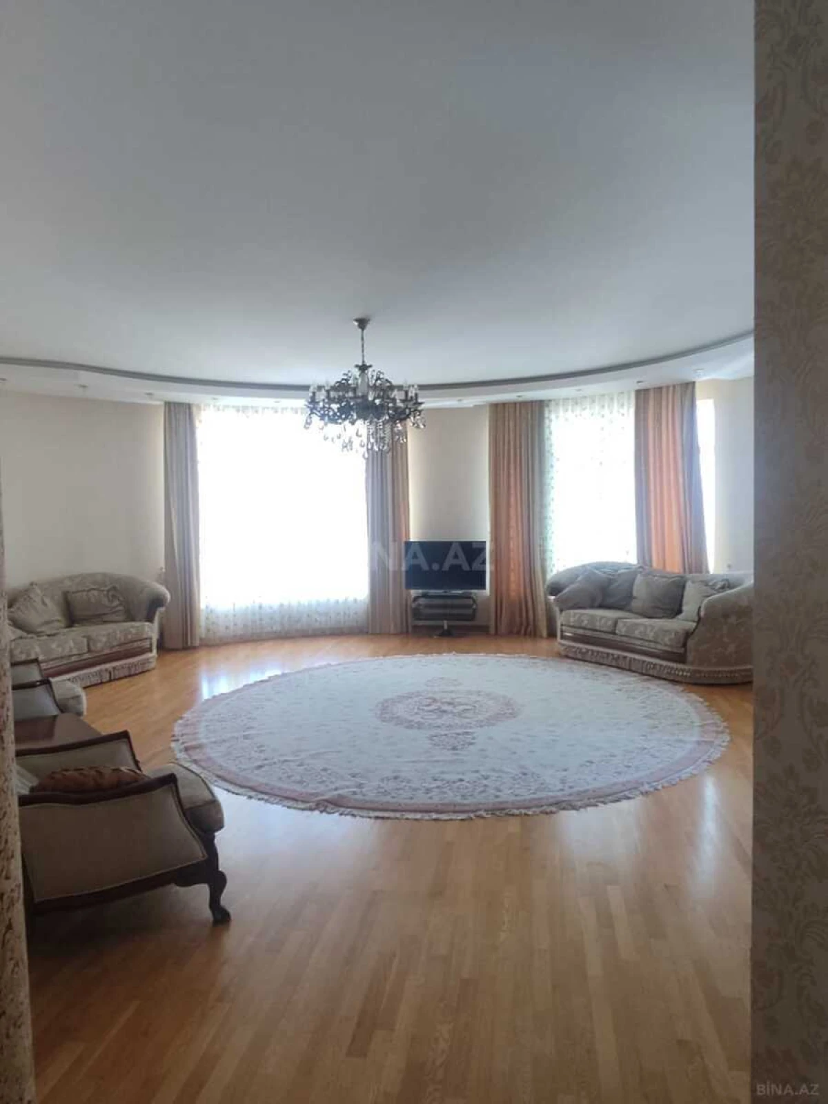 Kirayə verilir 4 otaqlı mənzil 200 m²