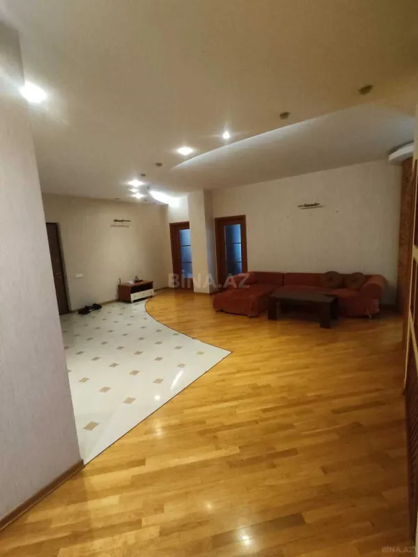 Kirayə verilir 4 otaqlı mənzil 200 m²