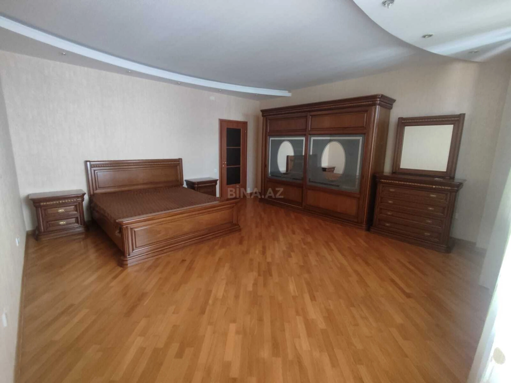 Kirayə verilir 4 otaqlı mənzil 200 m²