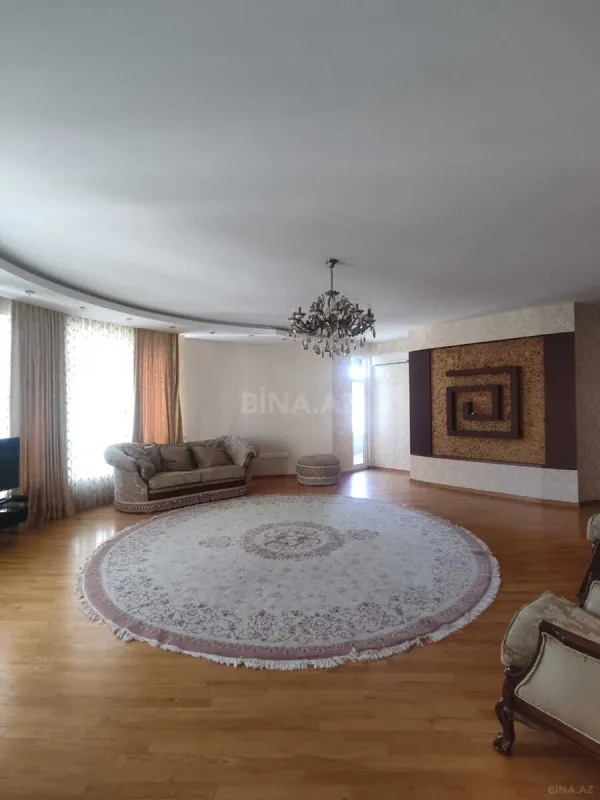 Kirayə verilir 4 otaqlı mənzil 200 m²
