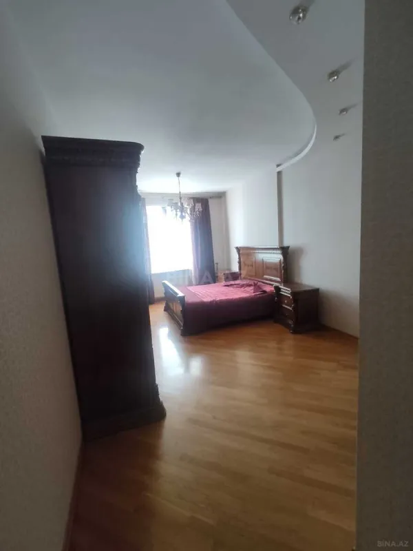 Kirayə verilir 4 otaqlı mənzil 200 m²