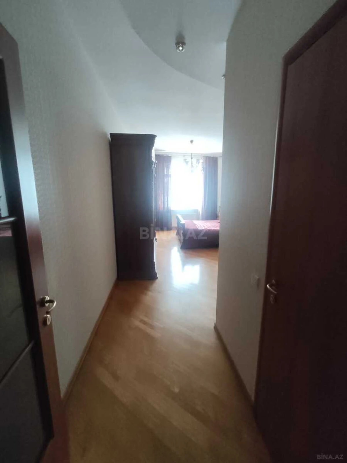 Kirayə verilir 4 otaqlı mənzil 200 m²