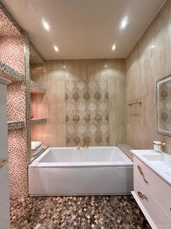 Satılır 4 otaqlı mənzil 240 m²