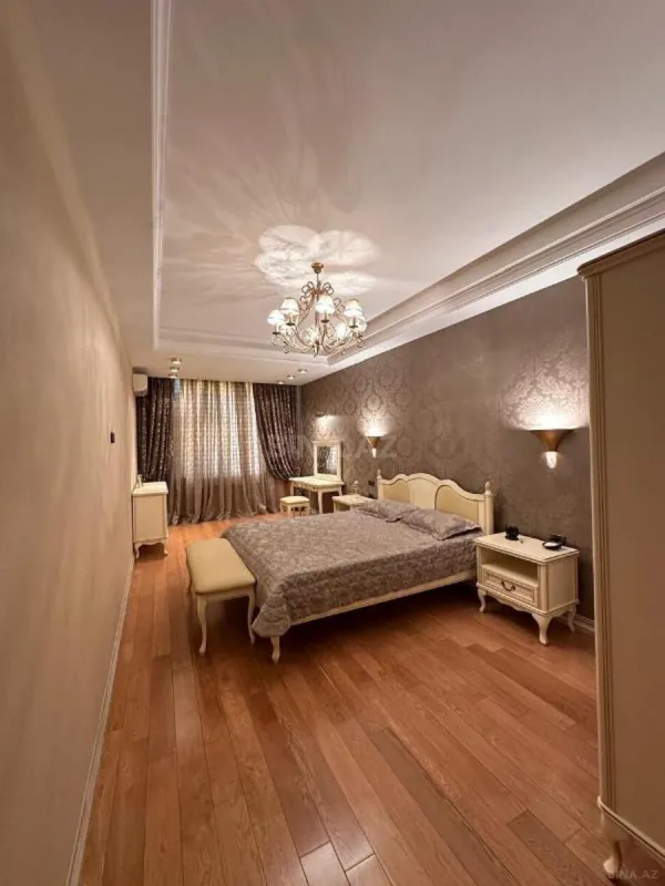 Satılır 4 otaqlı mənzil 240 m²