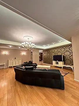 Satılır 4 otaqlı mənzil 240 m²