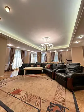 Satılır 4 otaqlı mənzil 240 m²