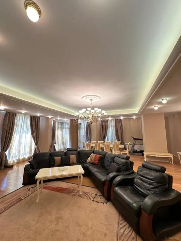 Satılır 4 otaqlı mənzil 240 m²
