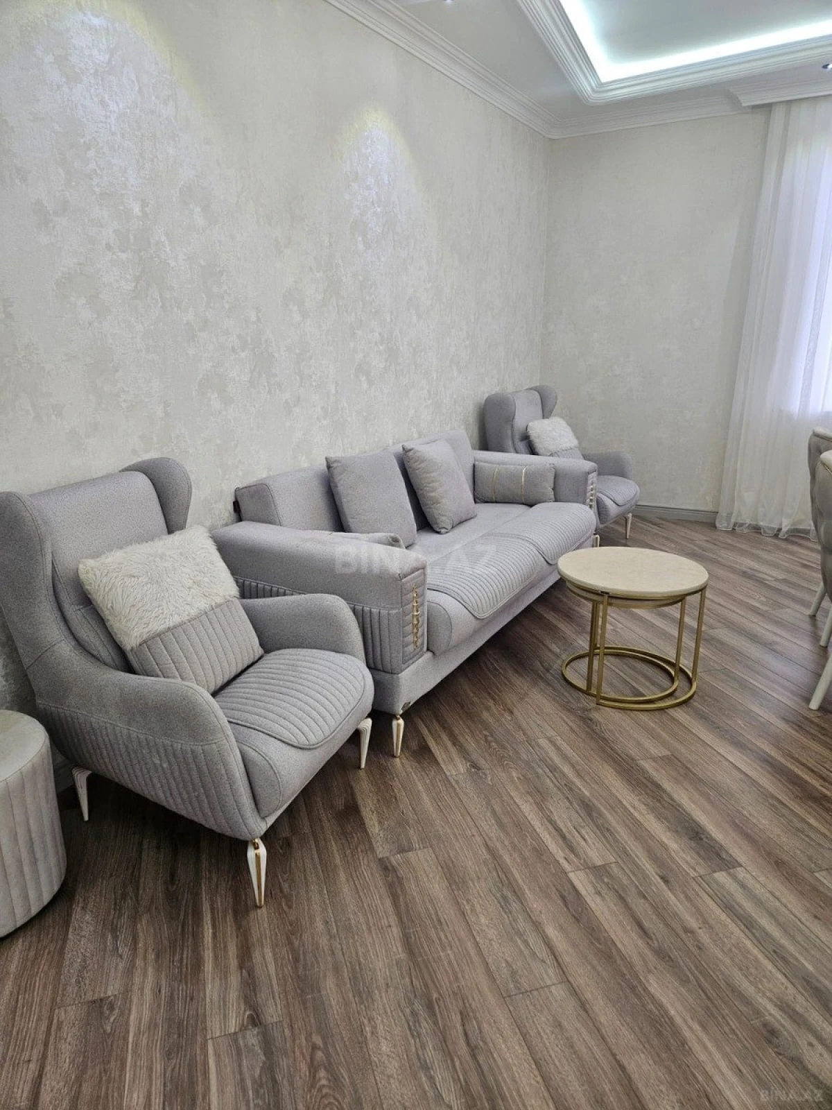 Kirayə verilir 3 otaqlı mənzil 150 m²