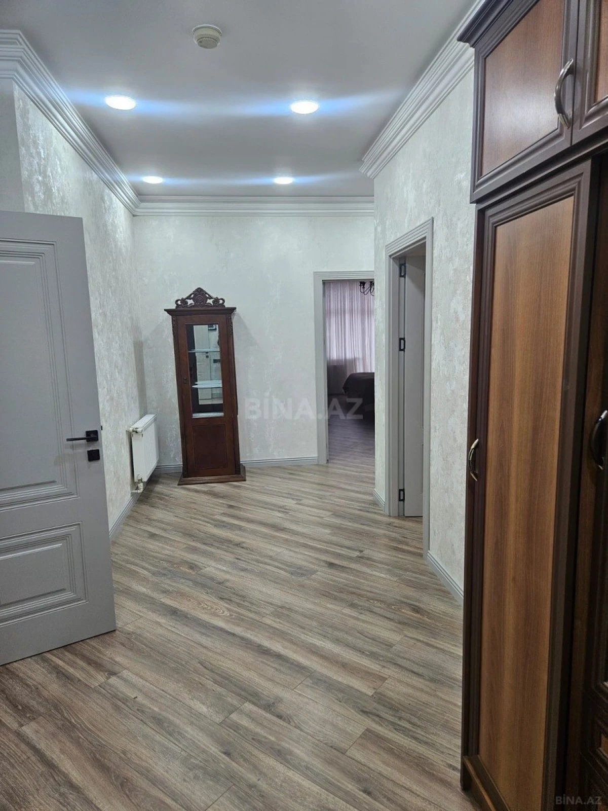 Kirayə verilir 3 otaqlı mənzil 150 m²