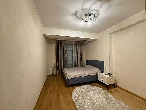 Kirayə verilir 2 otaqlı mənzil 85 m²