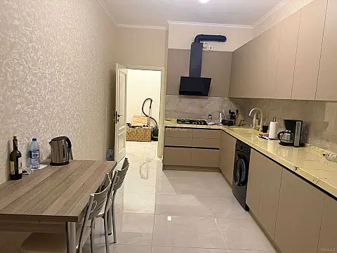 Kirayə verilir 2 otaqlı mənzil 85 m²