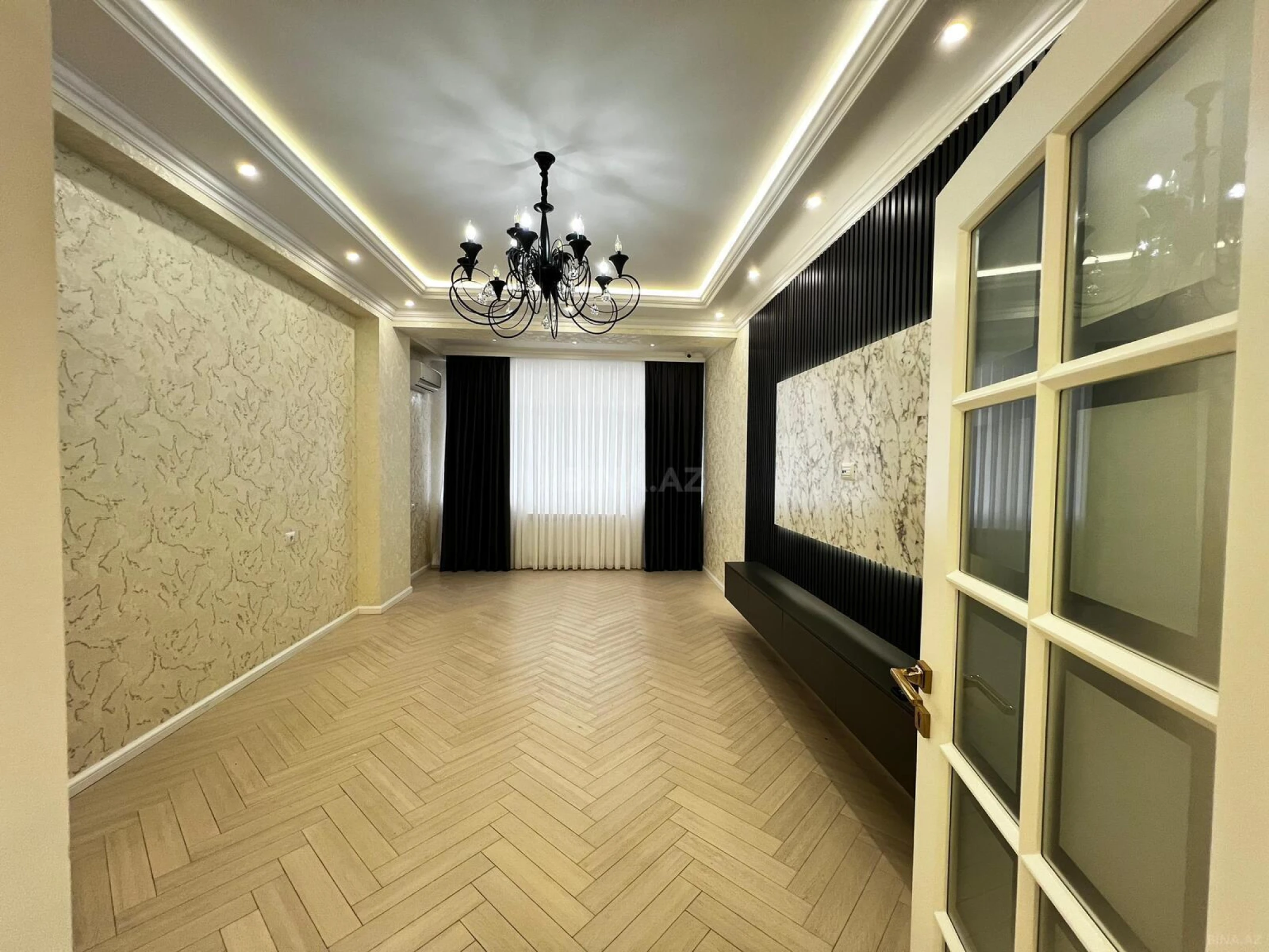 Satılır 4 otaqlı mənzil 133 m²