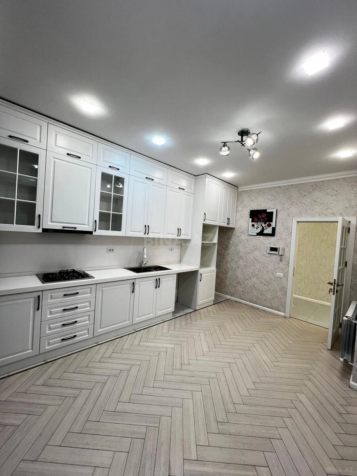 Satılır 4 otaqlı mənzil 133 m²