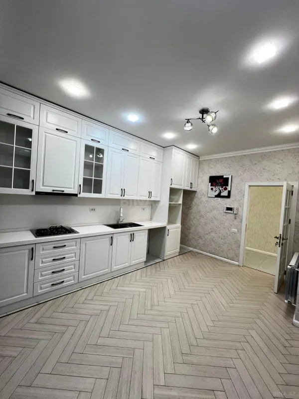 Satılır 4 otaqlı mənzil 133 m²