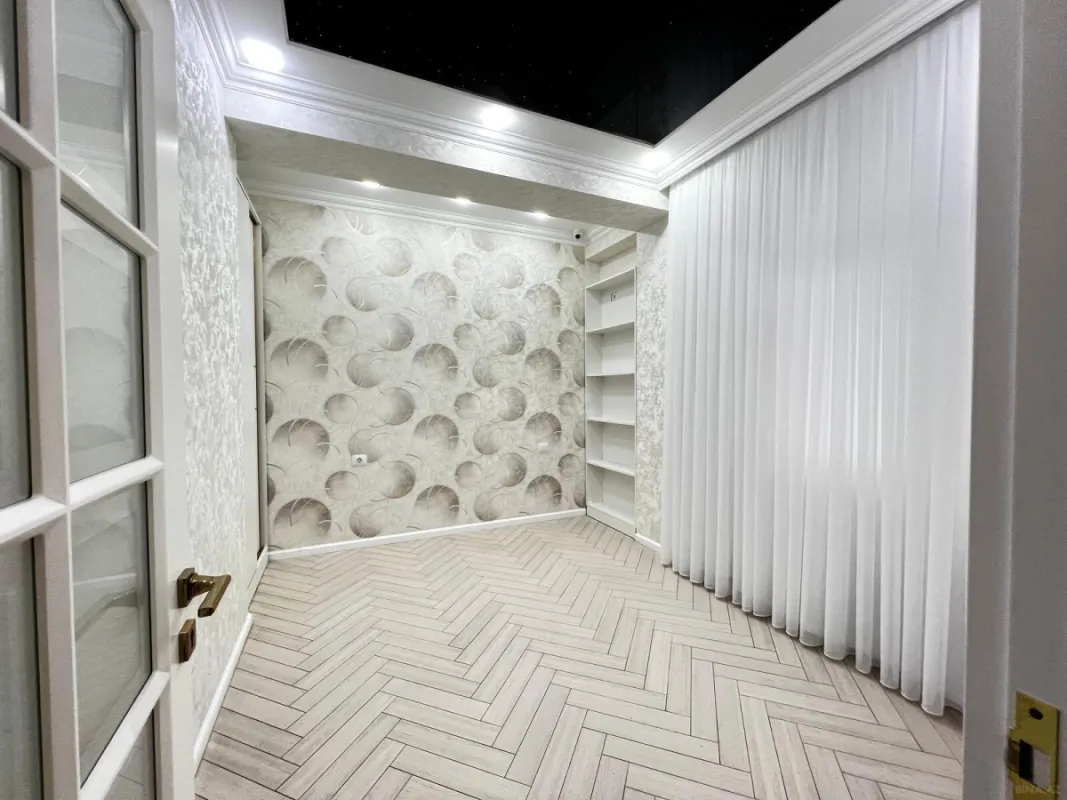 Satılır 4 otaqlı mənzil 133 m²