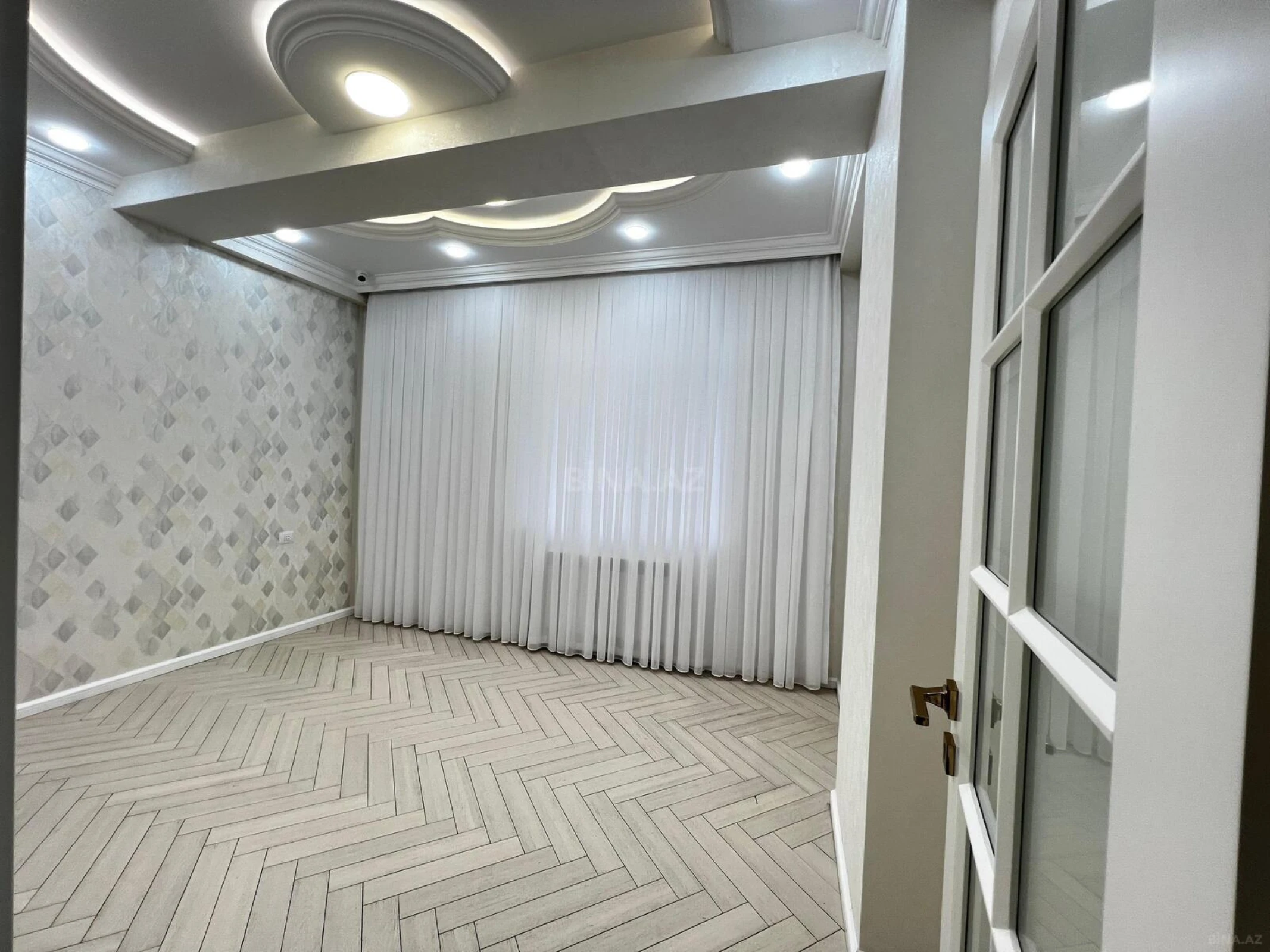 Satılır 4 otaqlı mənzil 133 m²