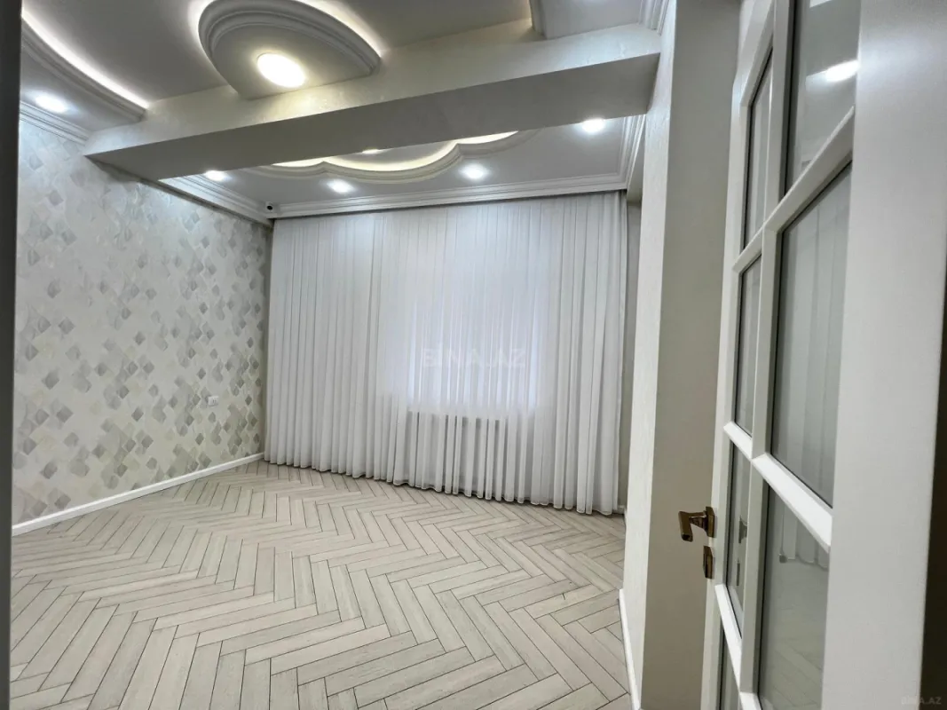 Satılır 4 otaqlı mənzil 133 m²