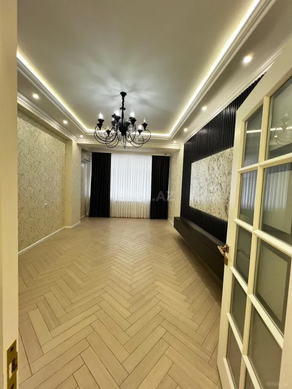 Satılır 4 otaqlı mənzil 133 m²