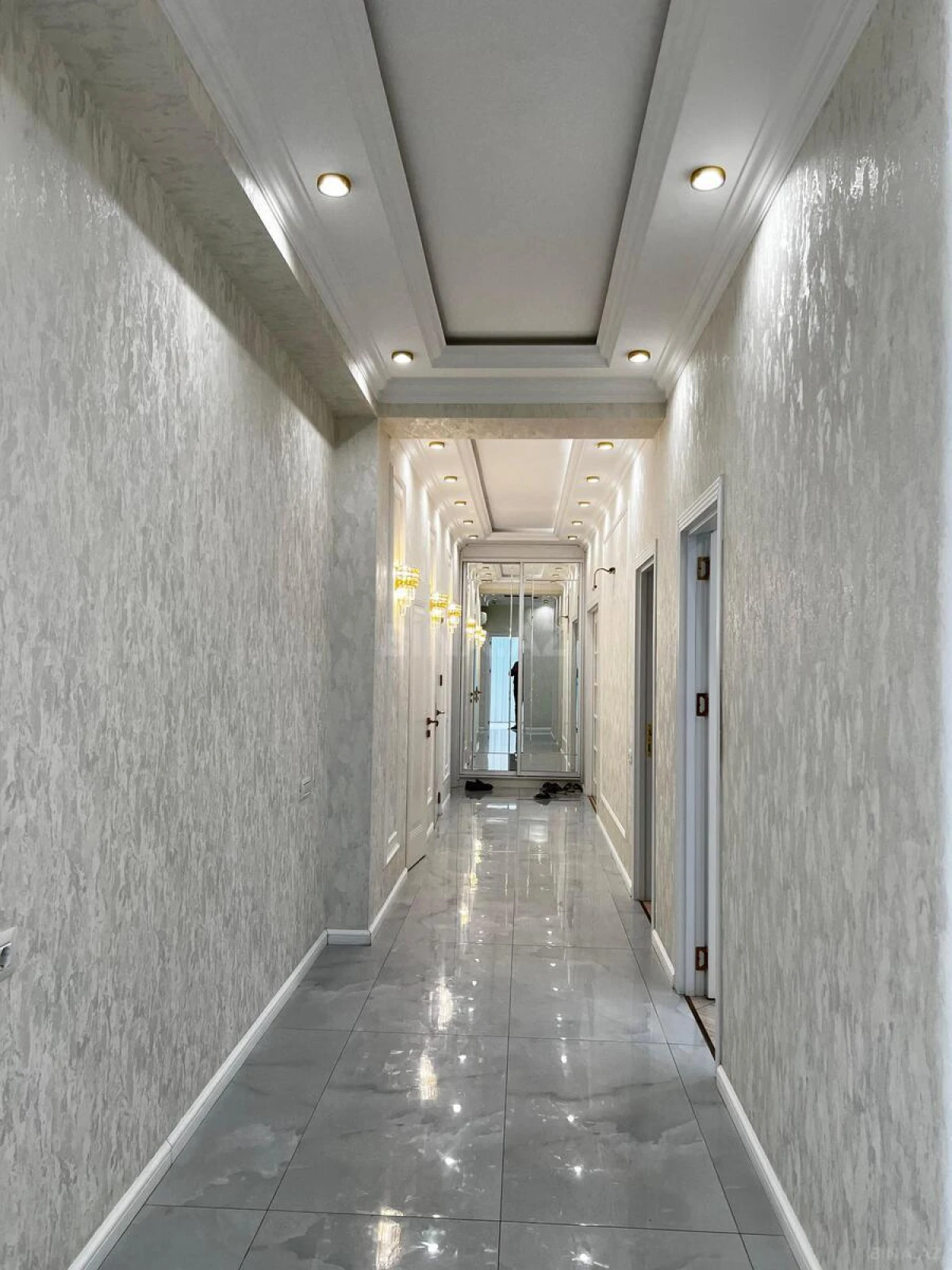 Satılır 4 otaqlı mənzil 133 m²
