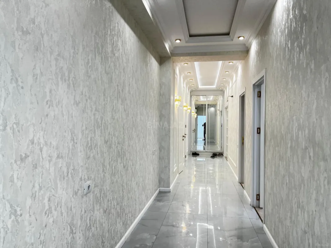 Satılır 4 otaqlı mənzil 133 m²