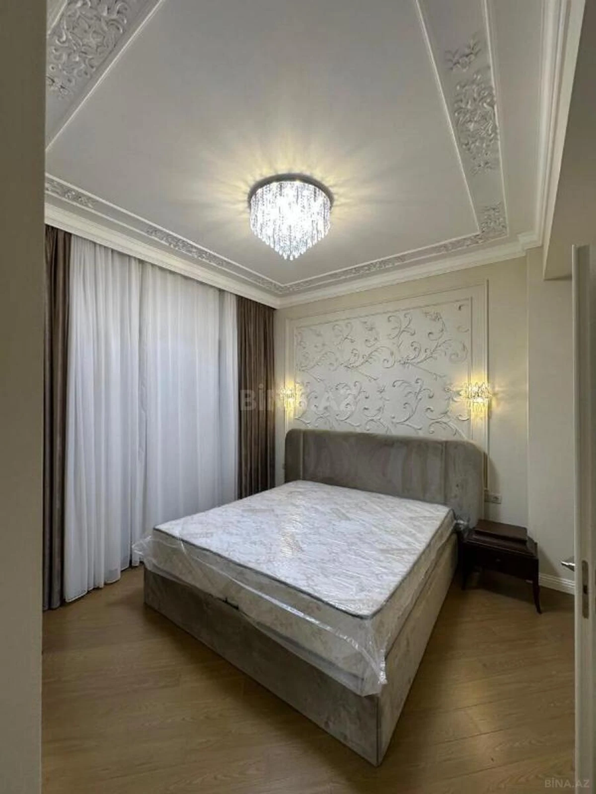 Satılır 4 otaqlı mənzil 205 m²